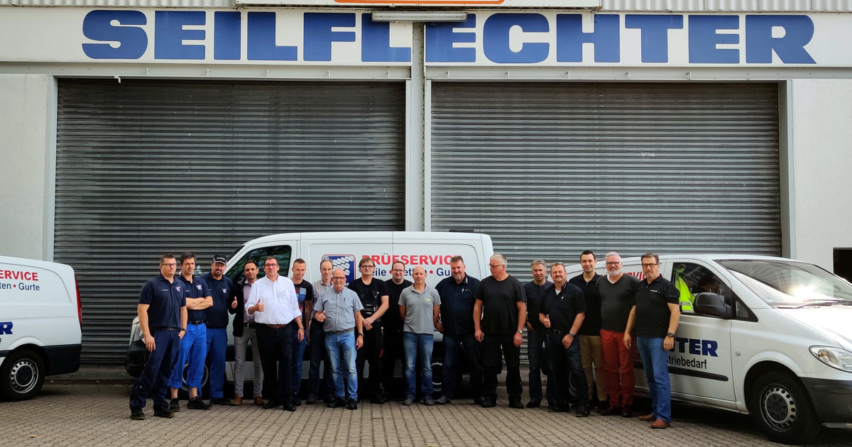 Das Prüfring-Team vor dem Seilflechter-Gebäude in Braunschweig